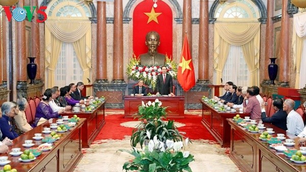 Staatspräsident Tran Dai Quang empfängt ehemalige Agenten T4 - ảnh 1